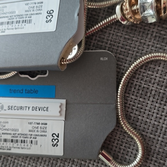 LIZ CLAIBORNE WOMEN'S FASHION JEWELRY BUNDLE OF 3 NECKLACES - Picture 10 of 13